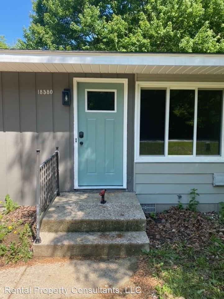 18580 168th Ave - Photo 2 of 7