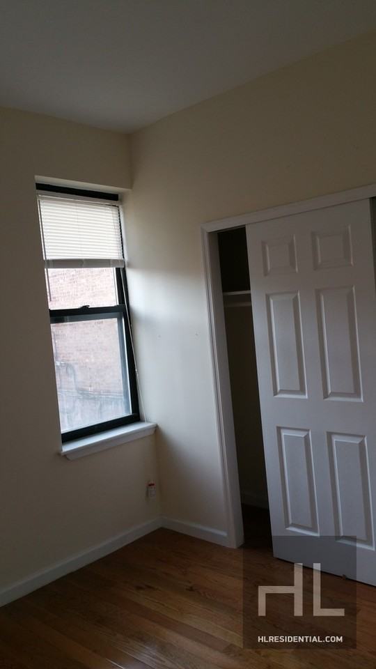 38-12 Astoria Blvd S 4 - Photo 3 of 7