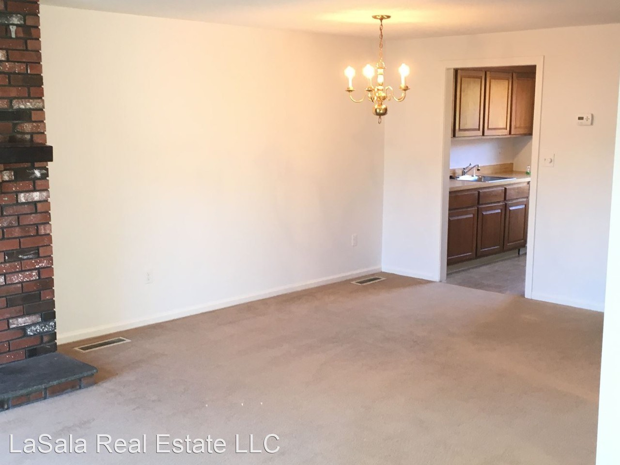 121 Brighton Cir - Photo 2 of 9