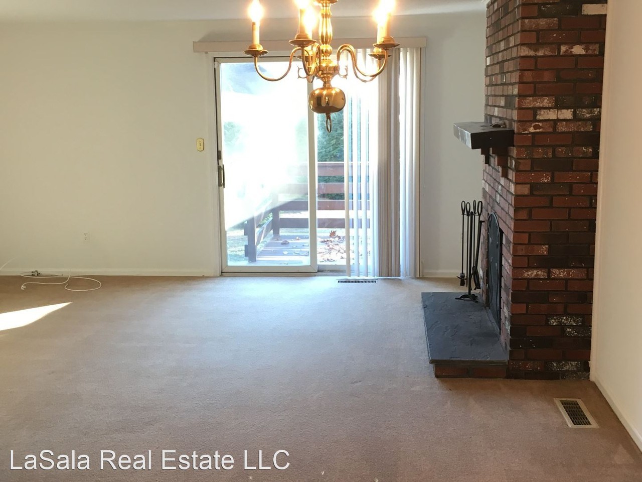 121 Brighton Cir - Photo 3 of 9