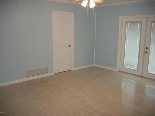 215 Marion St - Photo 3 of 13