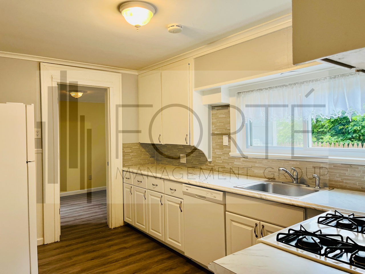 810 Boyd St - Photo 2 of 4