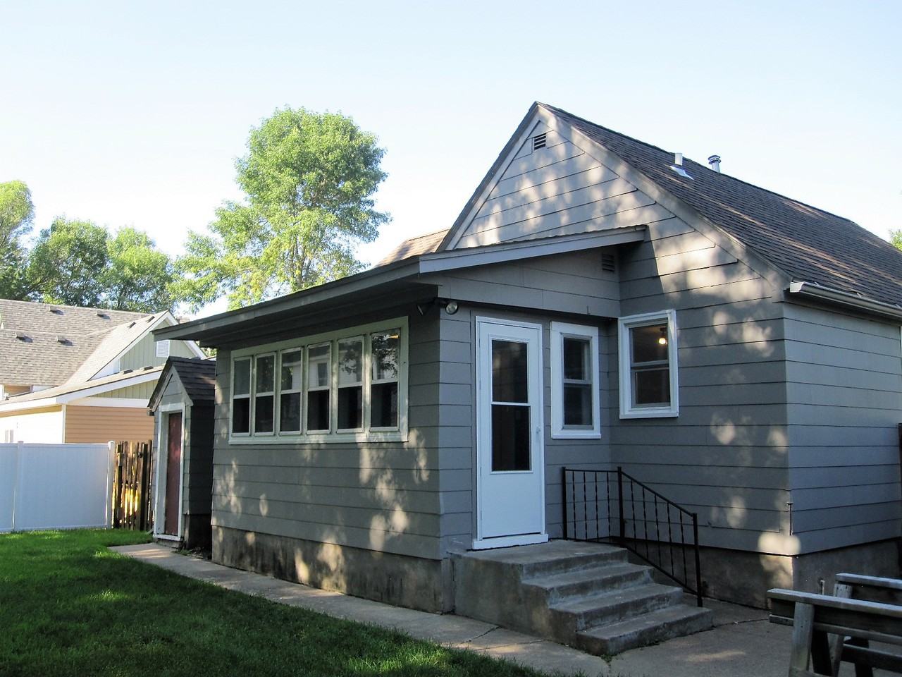 376 S Pierson Ave - Photo 4 of 23