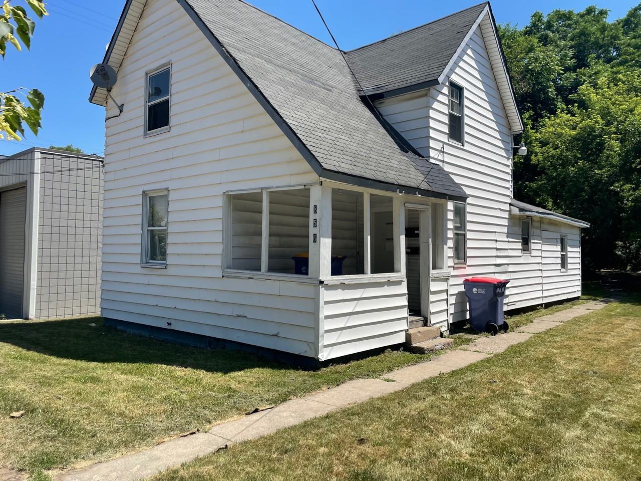 856 Lafayette Ave Ne - Photo 2 of 4