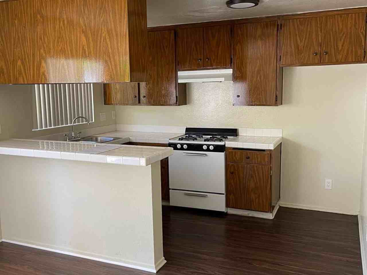 820 Broad St. - Photo 3 of 12