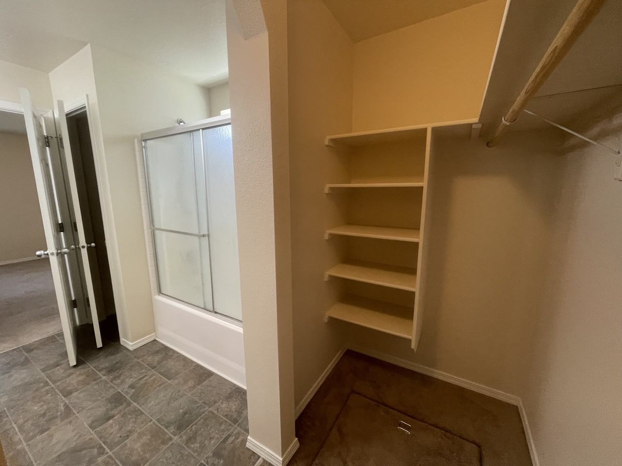 16220 Plow Ave - Photo 5 of 9