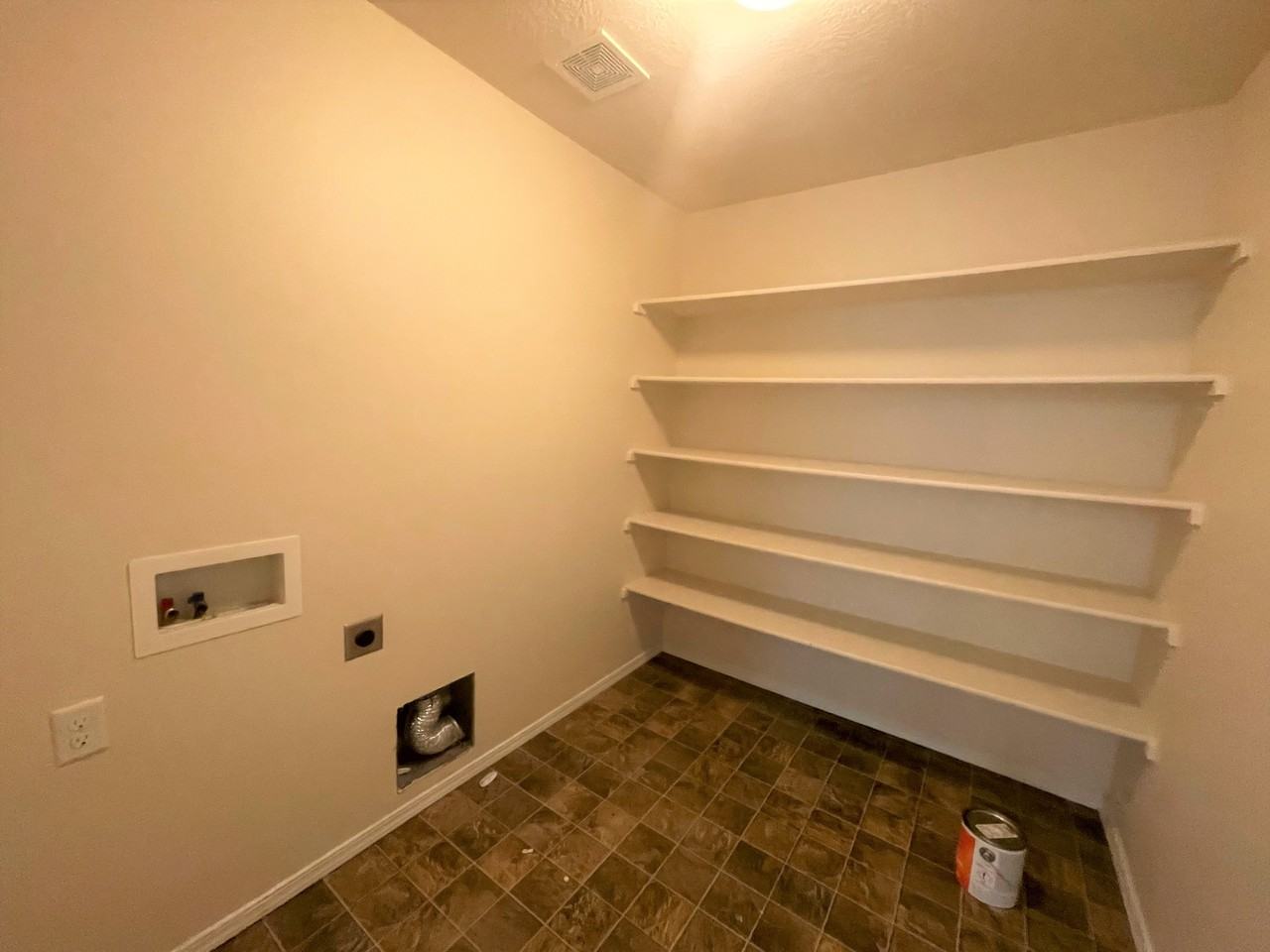 16220 Plow Ave - Photo 6 of 9