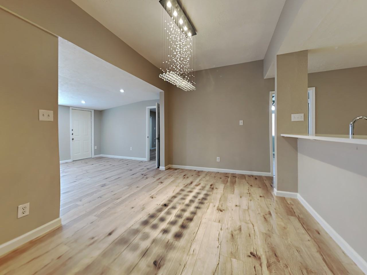 7419 San Simeon Dr - Photo 3 of 9