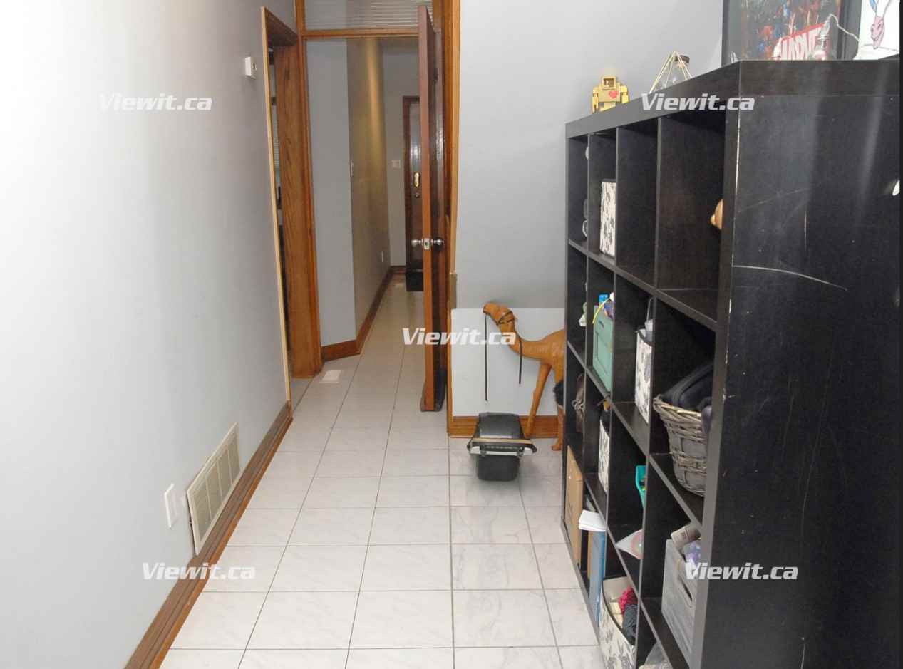 1065 Shaw St - Photo 3 of 9