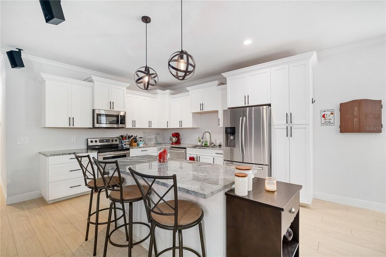 43645 Challenger Way - Photo 2 of 10