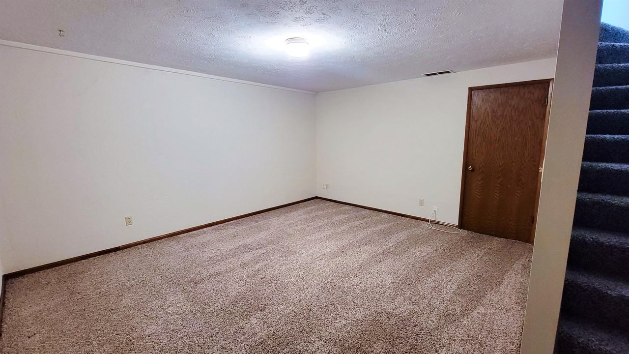 3304 Northwestern Ave #B - Photo 3 of 11