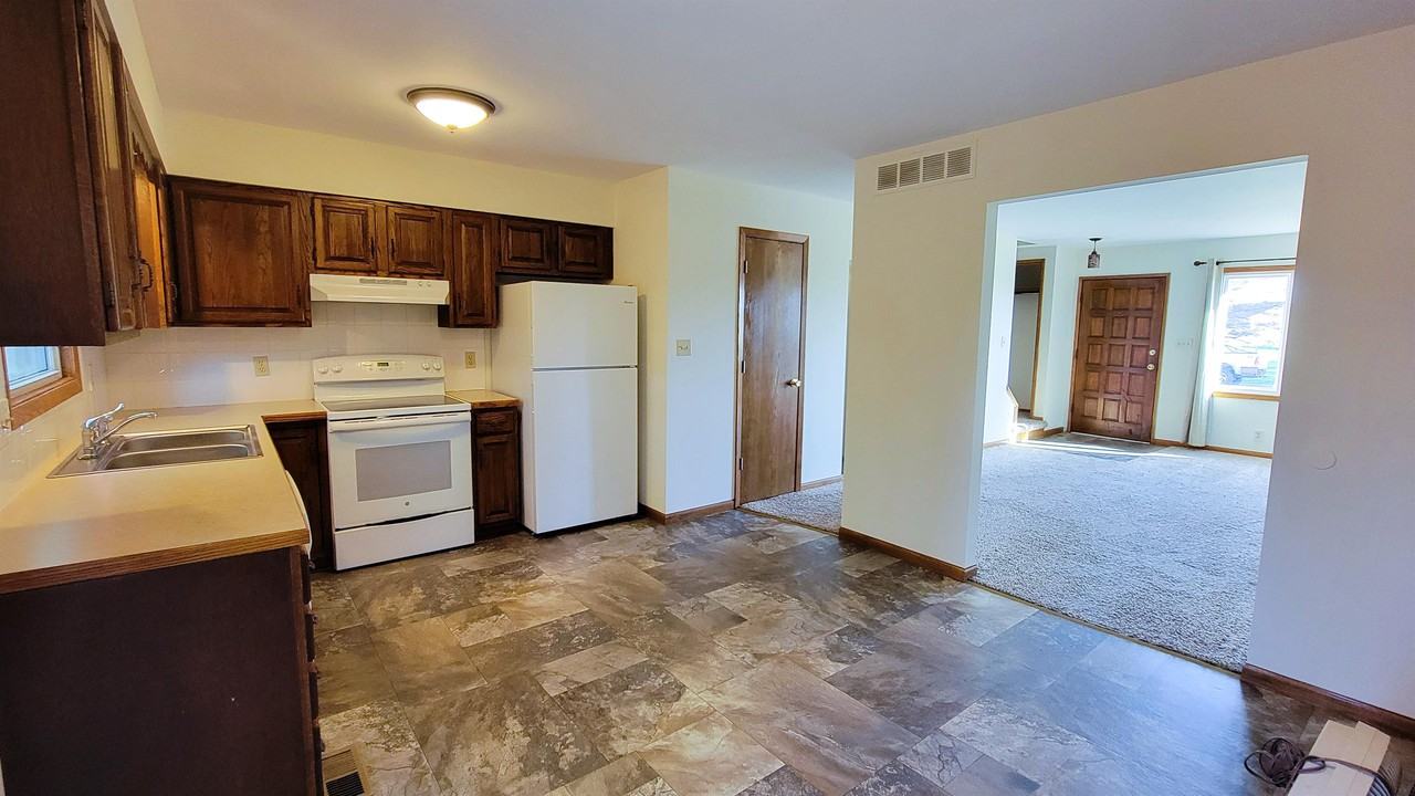 3304 Northwestern Ave #B - Photo 2 of 11