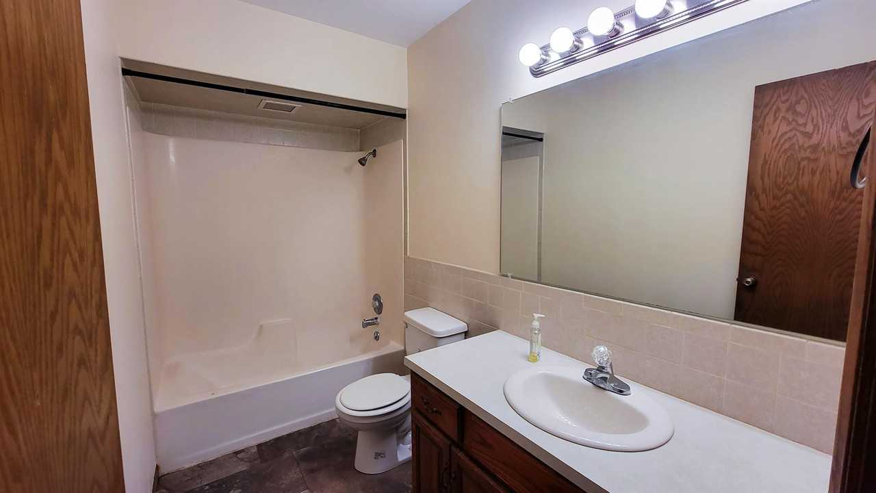 3304 Northwestern Ave #B - Photo 5 of 11