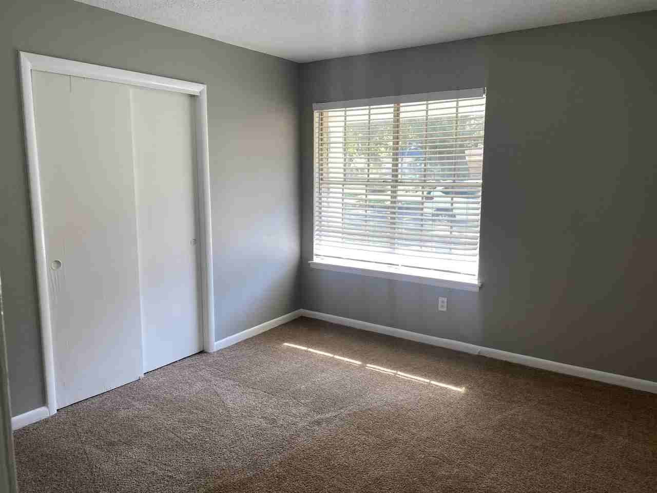 400 S Dearborn St #1 - Photo 5 of 9