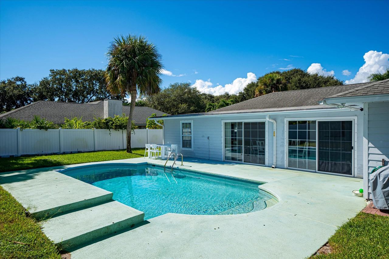 990 Windsong Way - Photo 3 of 26