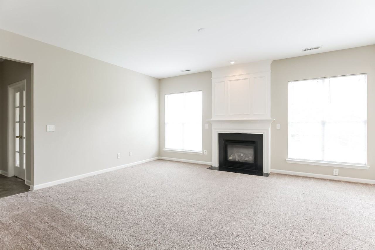 1460 Cantwell Ct - Photo 3 of 15