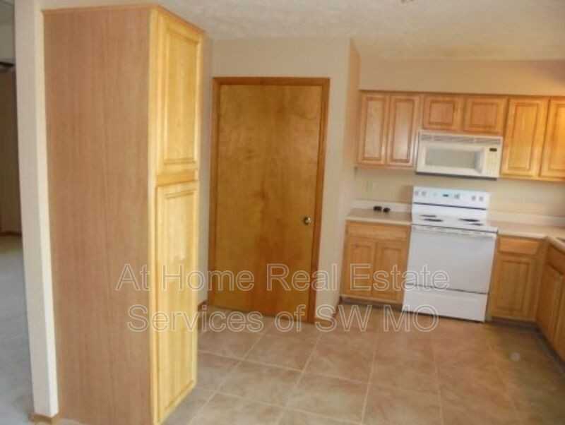 3724 W Ridgeway St - Photo 4 of 10