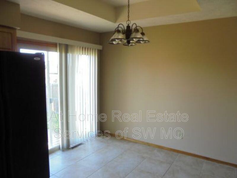 3724 W Ridgeway St - Photo 5 of 10