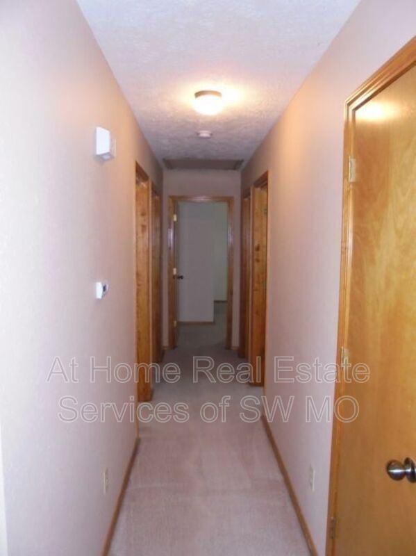 3724 W Ridgeway St - Photo 6 of 10