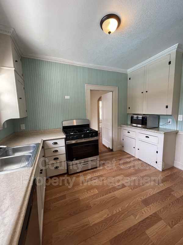 1225 11th St N - Photo 3 of 17