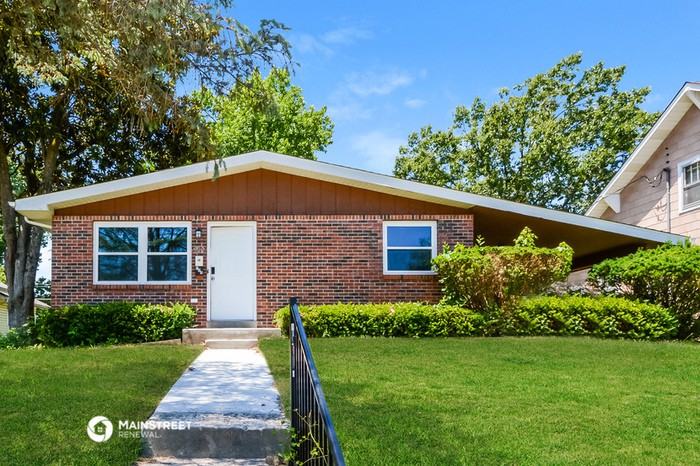 709 N Taylor Ave - Photo 3 of 16