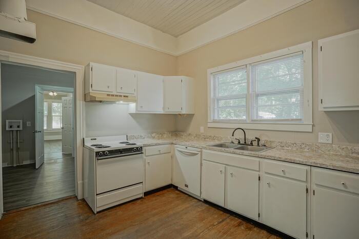 1254 Hunt St - Photo 3 of 12