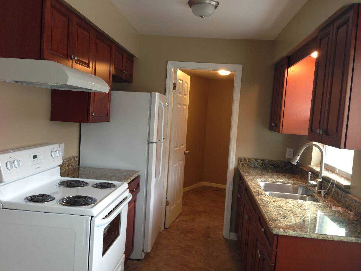 2422 S Lake Ave #B - Photo 3 of 10