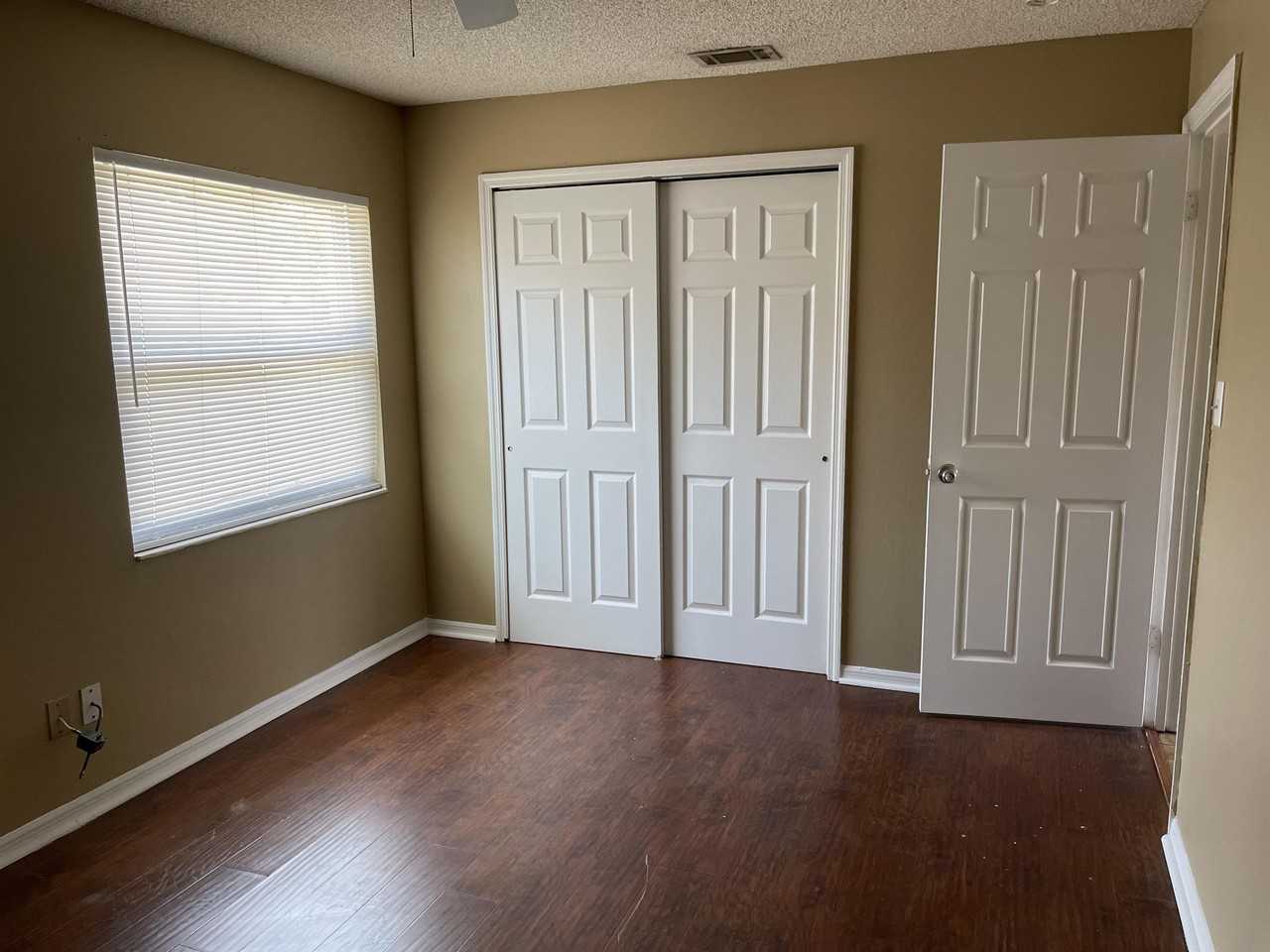 2422 S Lake Ave #B - Photo 6 of 10