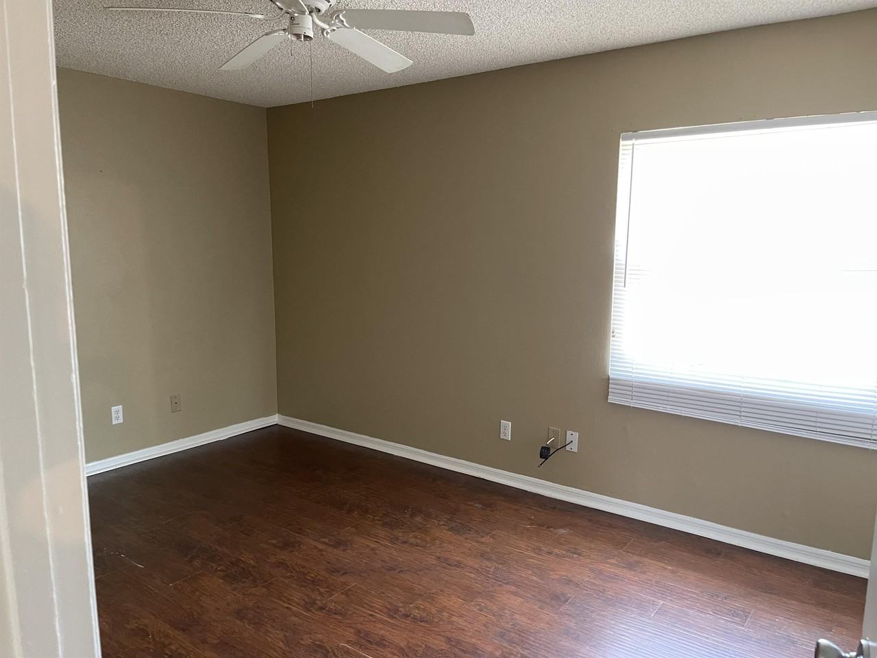 2422 S Lake Ave #B - Photo 7 of 10