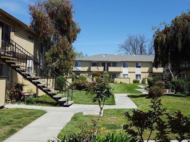 2550 S King Rd - Photo 3 of 6