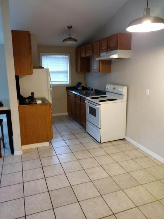 24 N Sheltering Oaks Dr - Photo 3 of 9