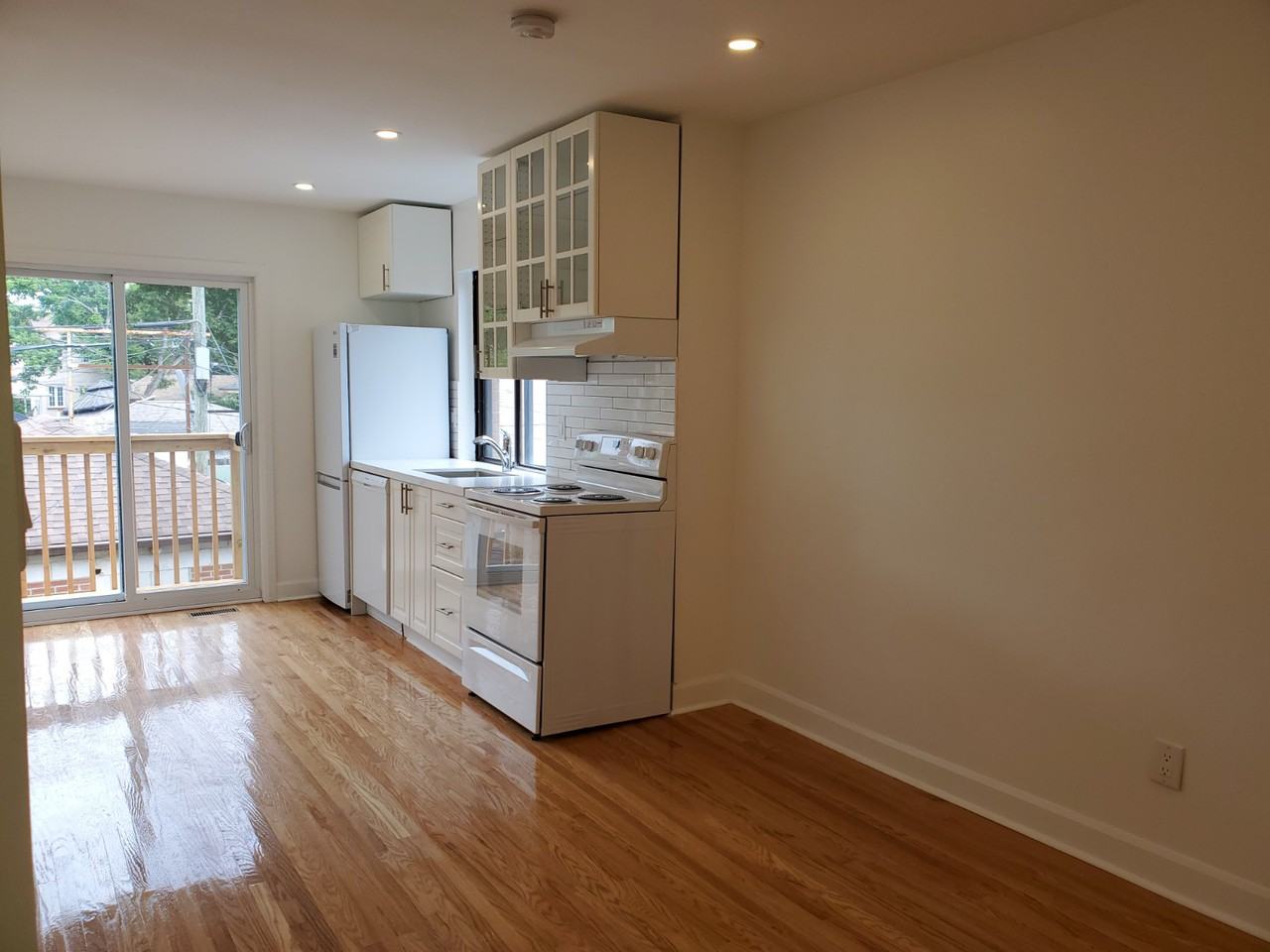 679 Vaughan Road - Photo 4 of 12