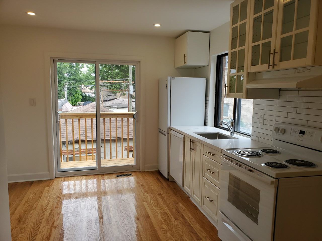 679 Vaughan Road - Photo 6 of 12