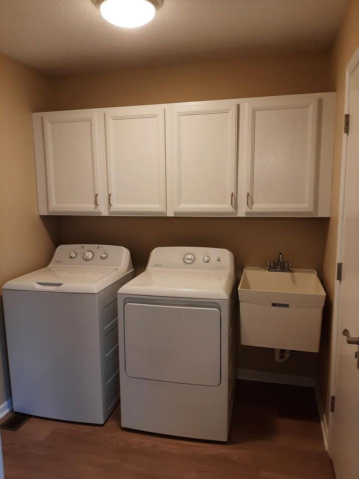 303 N Mecca St - Photo 2 of 4