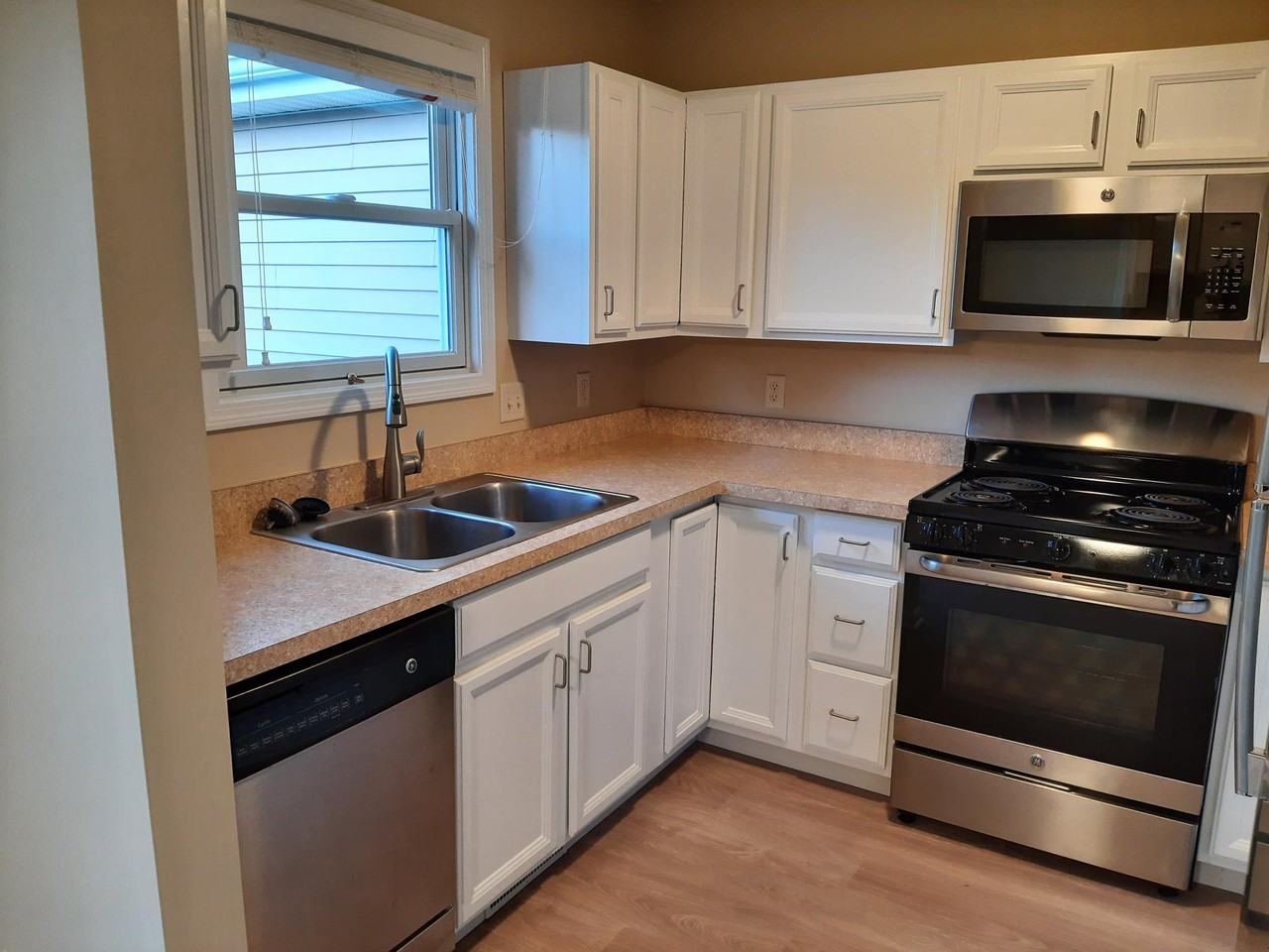 303 N Mecca St - Photo 3 of 4