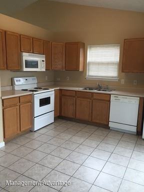 518-520 Fairington Ave - Photo 2 of 13