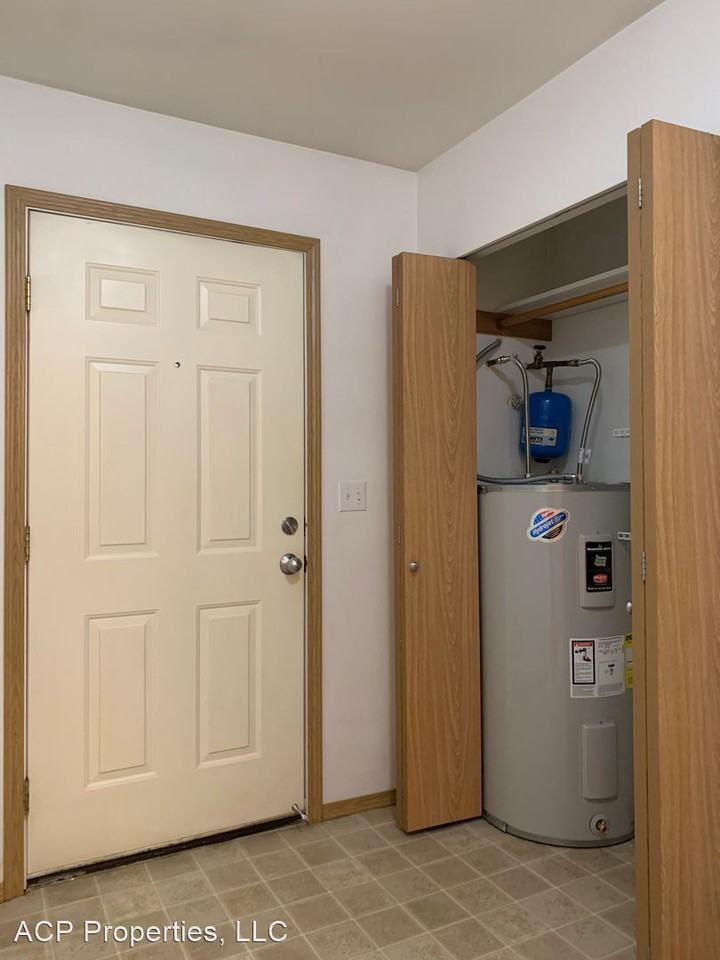 2755 McLeod Rd. - Photo 2 of 10