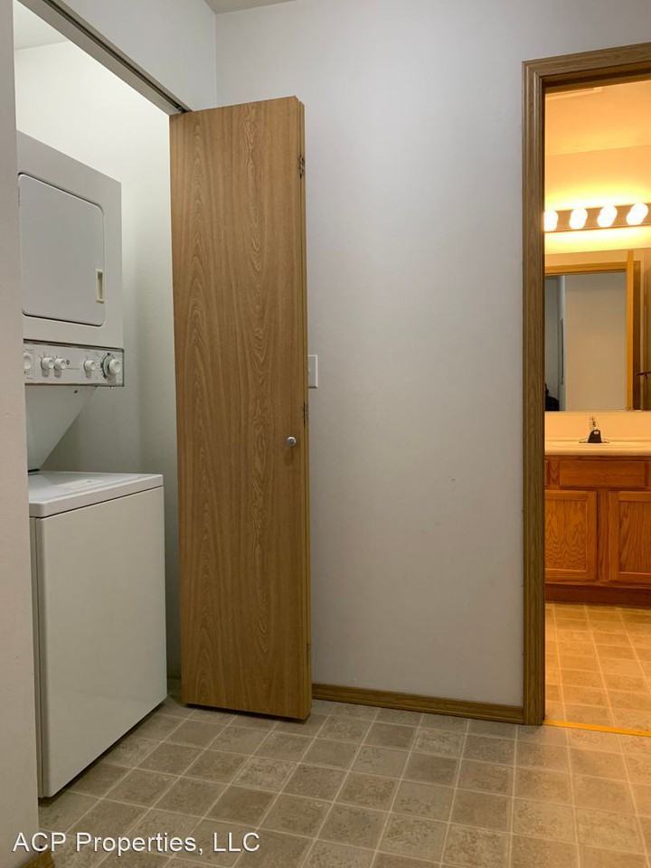 2755 McLeod Rd. - Photo 3 of 10