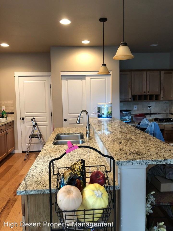 432 N Village Meadows Rd - Photo 3 of 4