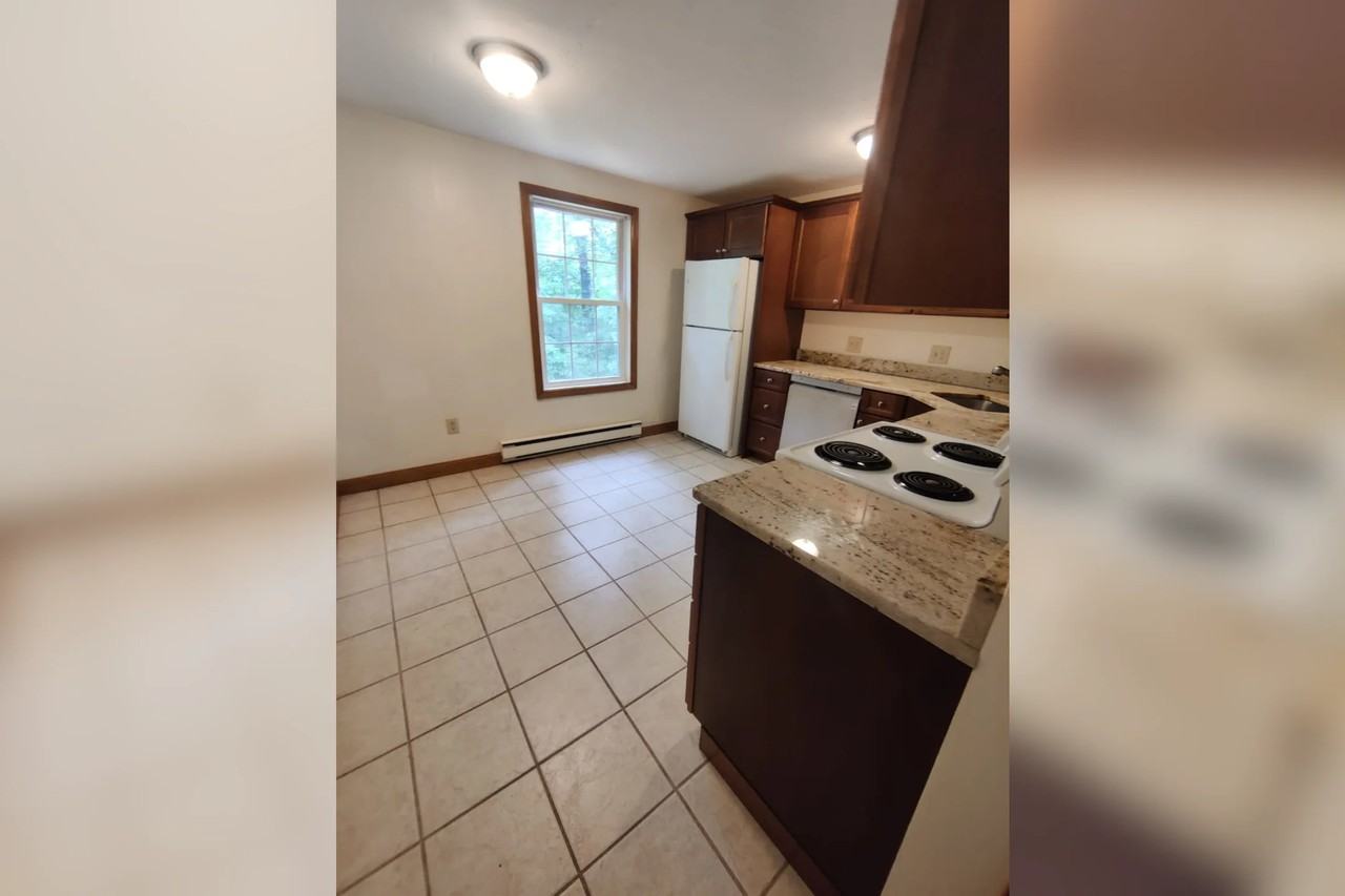 1 Kelly Ln - Photo 2 of 10