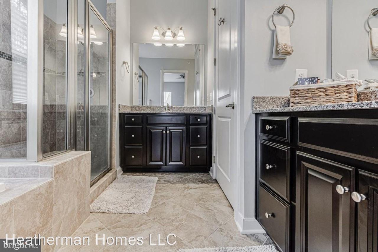 2633 Crossvine Dr - Photo 2 of 50