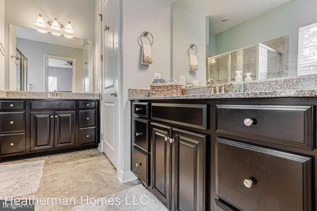 2633 Crossvine Dr - Photo 3 of 50