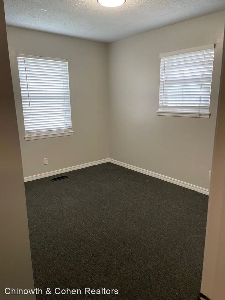 4802 Bermuda Ave - Photo 3 of 30