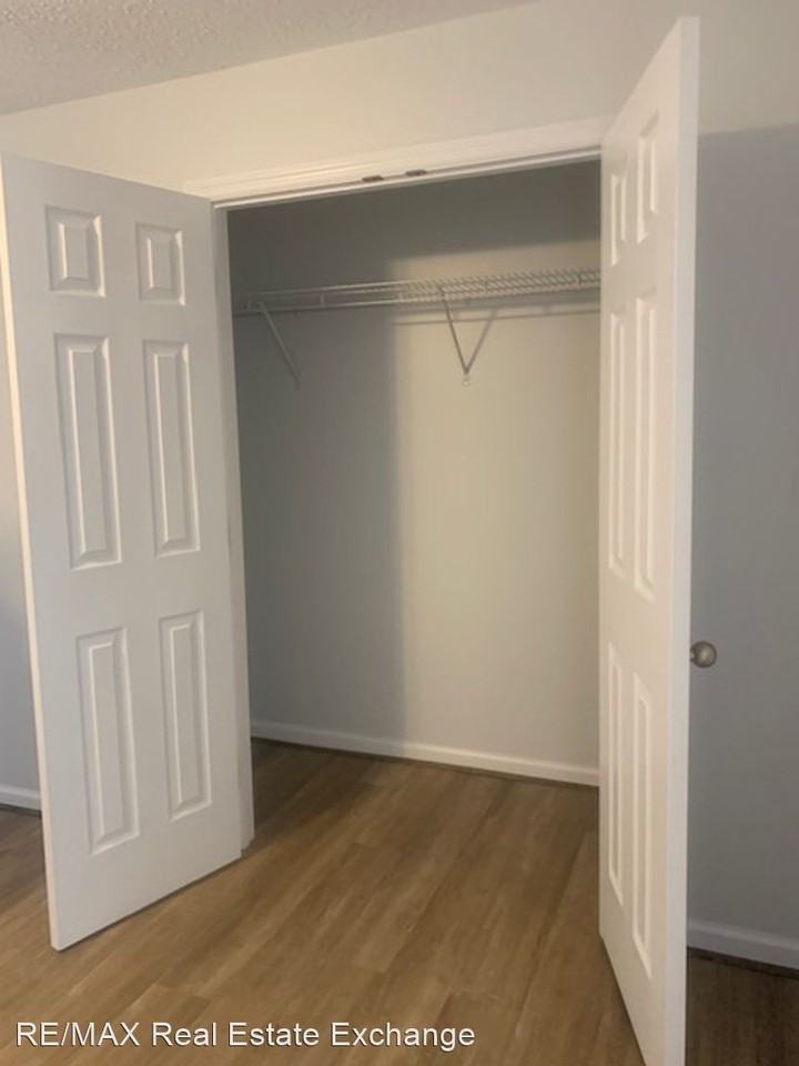 696 Hiawatha Road - Photo 3 of 10