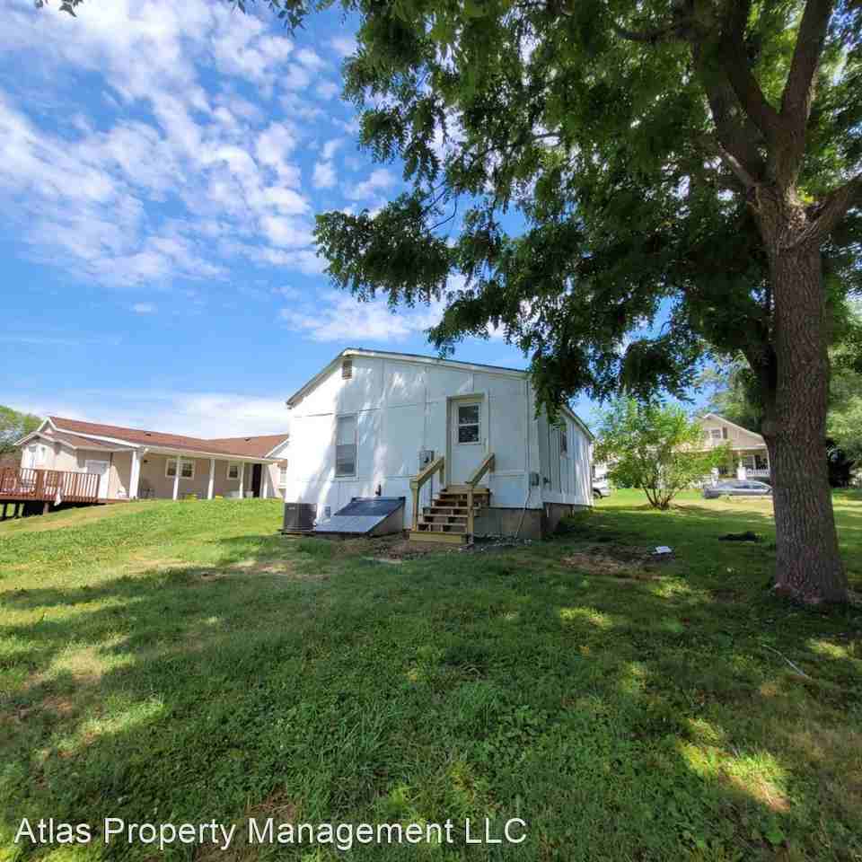 209 W 23rd St - Photo 2 of 7