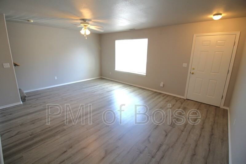 1031 E Iowa Ave #3 - Photo 3 of 17