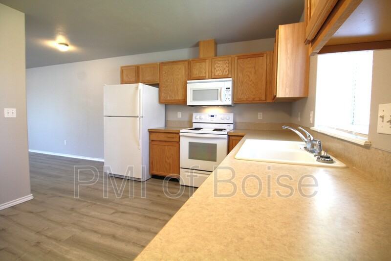 1031 E Iowa Ave #3 - Photo 4 of 17