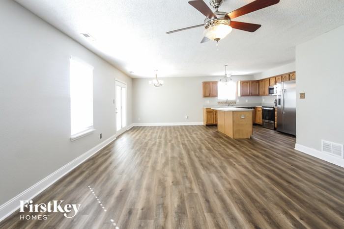 1432 Lake Meadow Dr - Photo 2 of 15