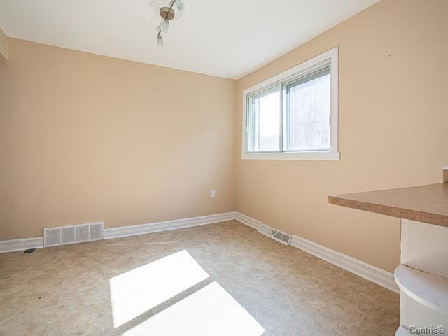 827 56e Avenue - Photo 3 of 10