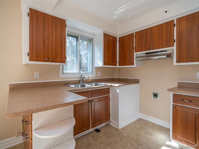 827 56e Avenue - Photo 2 of 10